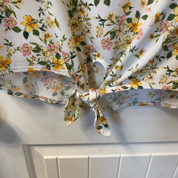 PerSeption Concept Cream and Yellow 3/4 Sleeve Tie Front Blouse - Picture 4 of 7